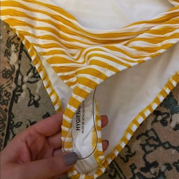 Bikini - Picture 5 of 5